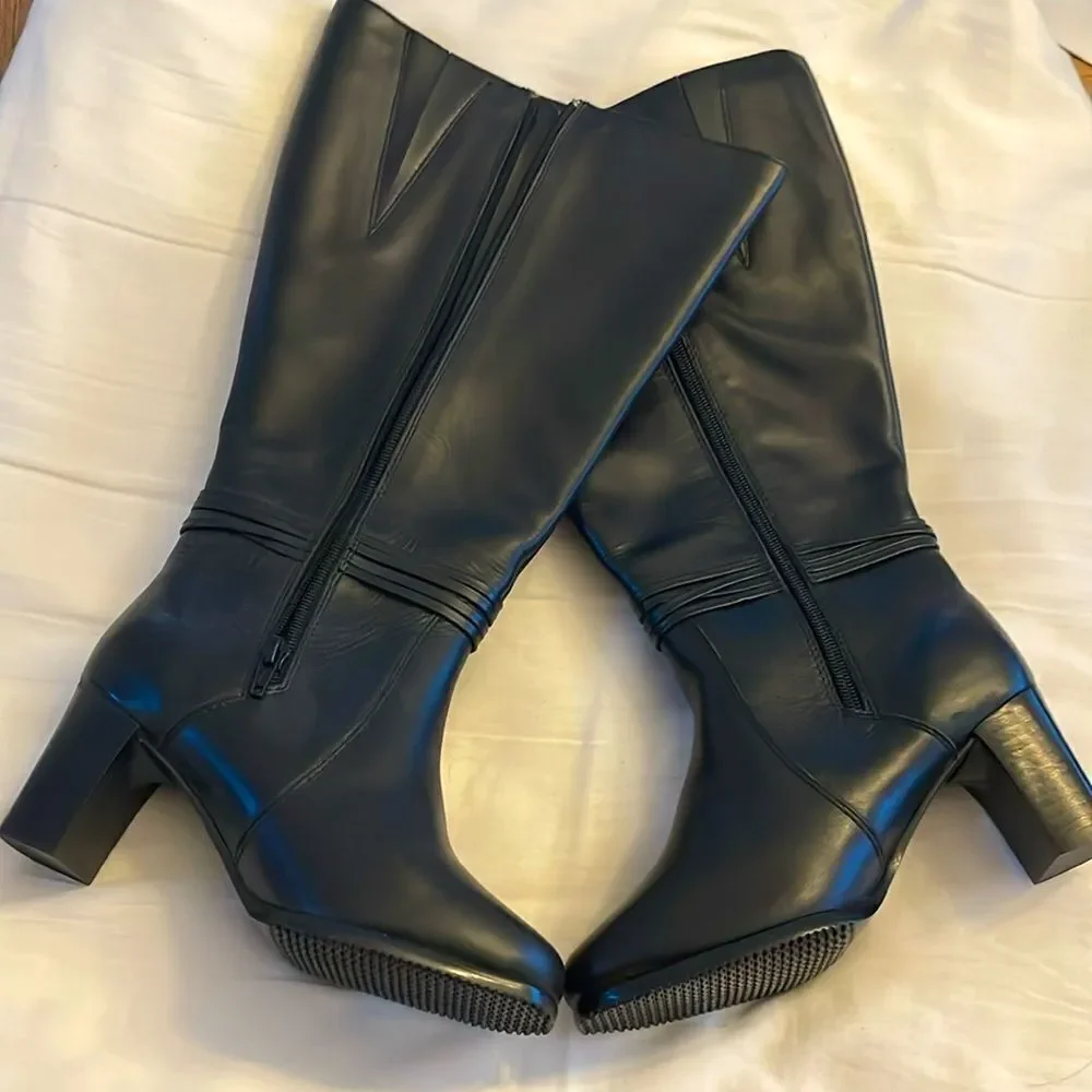 DAVID TATE LEATHER BOOTS.   NEW